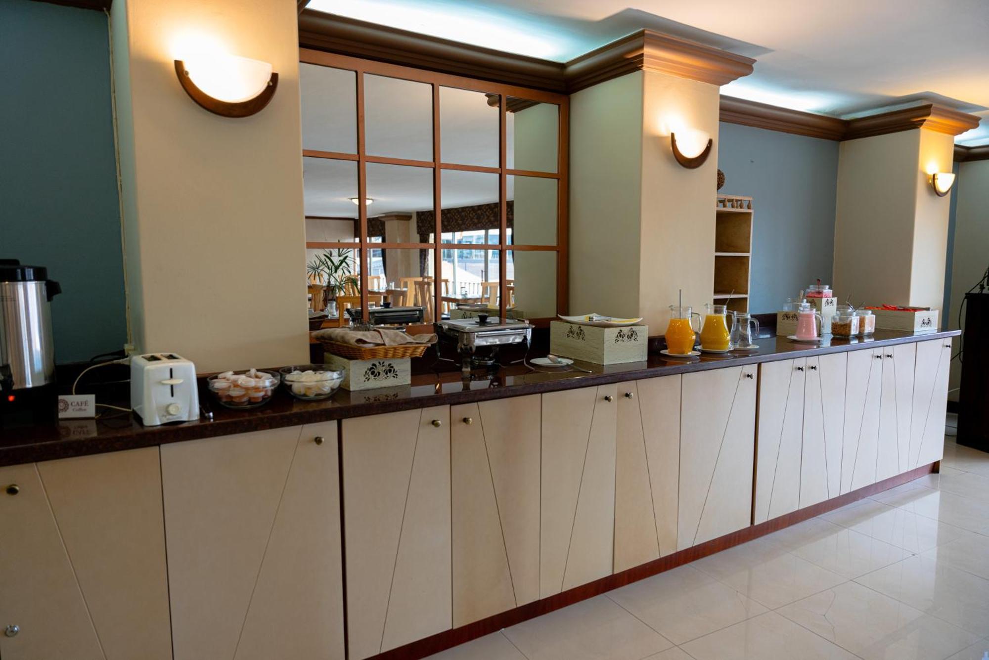 Hotel Santa Monica كوينكا المظهر الخارجي الصورة