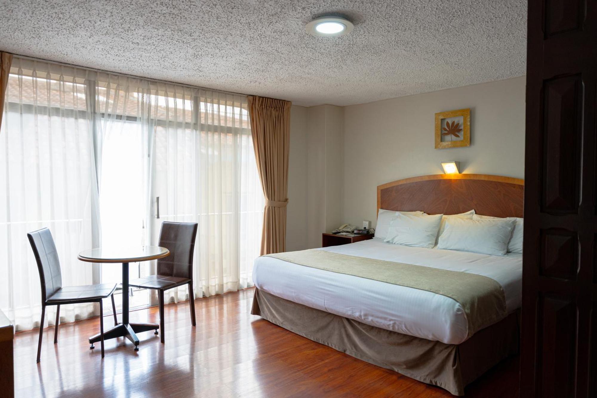 Hotel Santa Monica كوينكا المظهر الخارجي الصورة